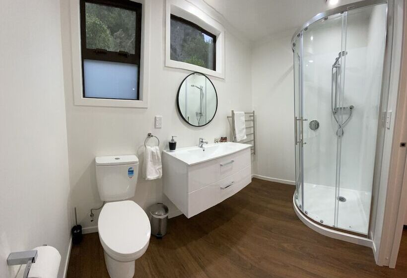 Motuoapa Bay Chalets