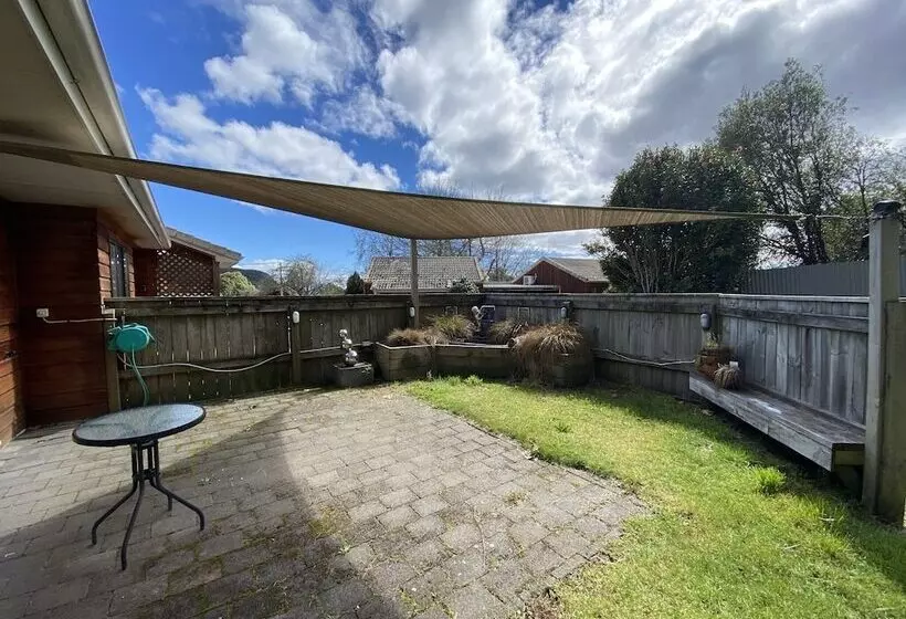 Motuoapa Bay Chalets