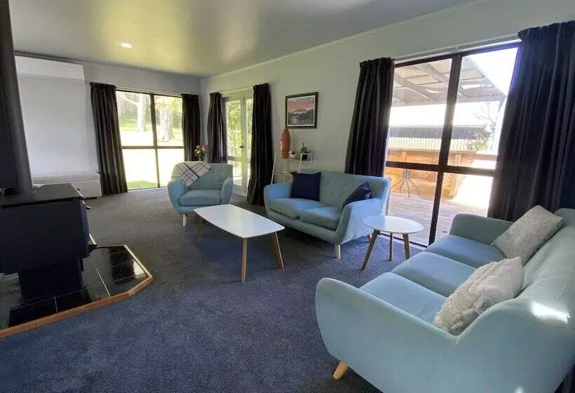 Motuoapa Bay Chalets