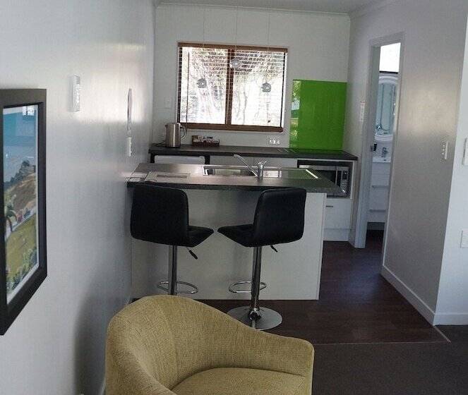 Motuoapa Bay Chalets