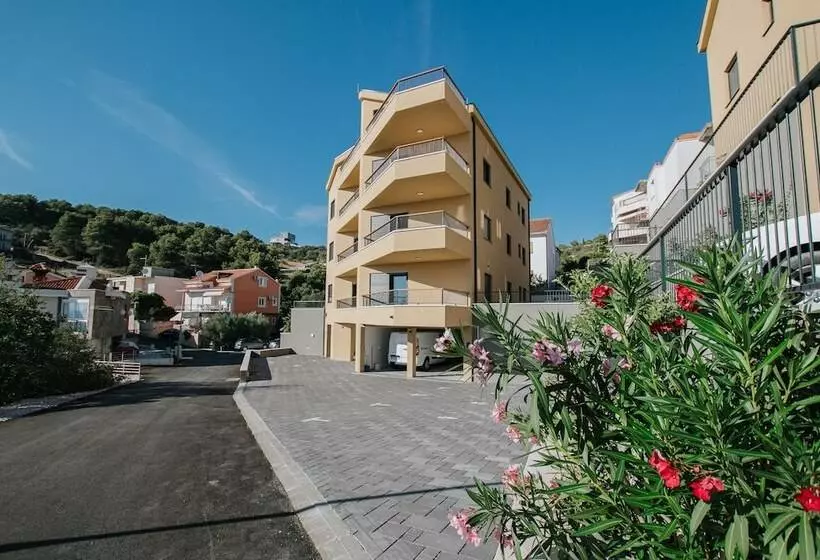 پانسیون Oleander Urban Suites