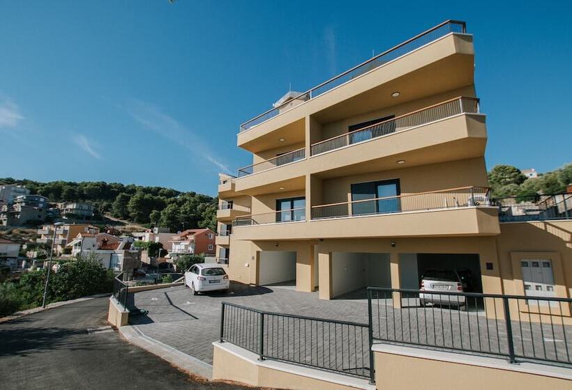 Pensió Oleander Urban Suites