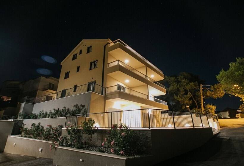 Pensió Oleander Urban Suites