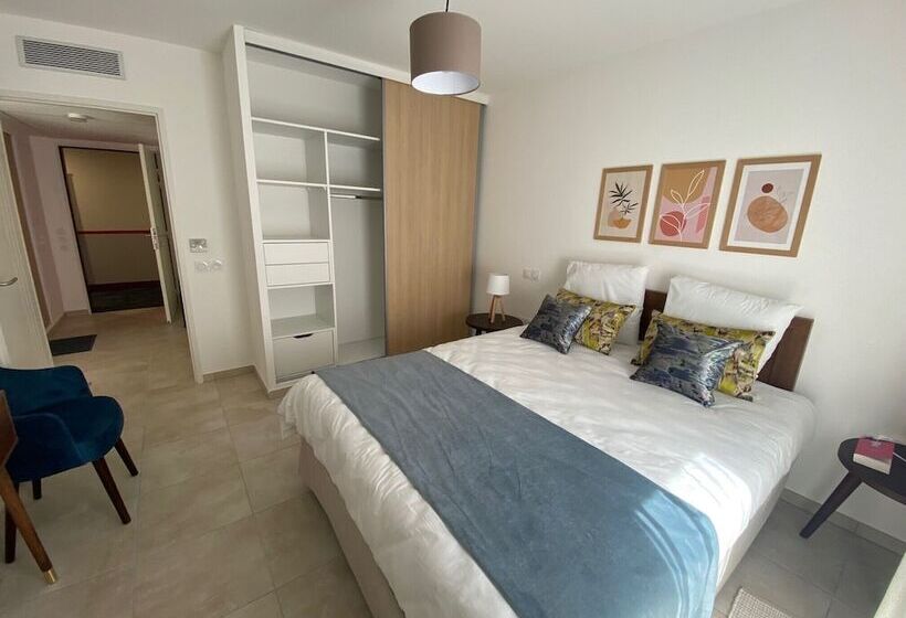 پانسیون Résidence Domitys Regalecia à Uzès