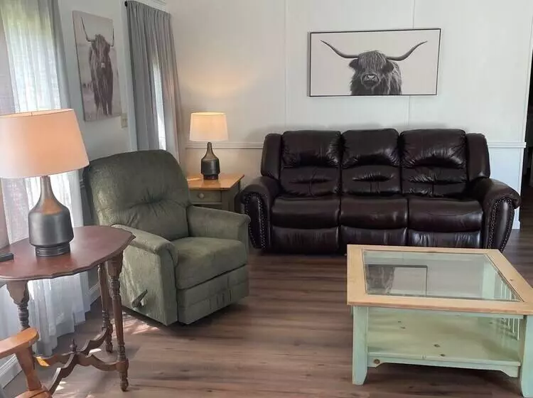 Majatalo West End House