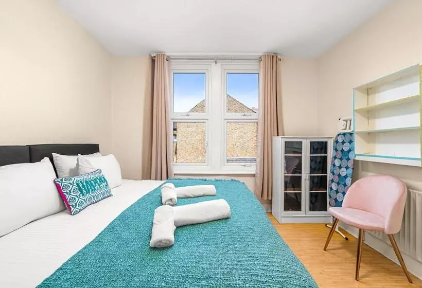 Residenssi Homely 4 Bedroom Home With 2 Baths & Free Parking