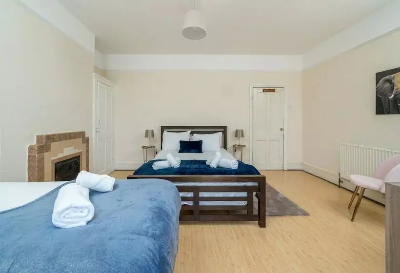 Residenssi Homely 4 Bedroom Home With 2 Baths & Free Parking