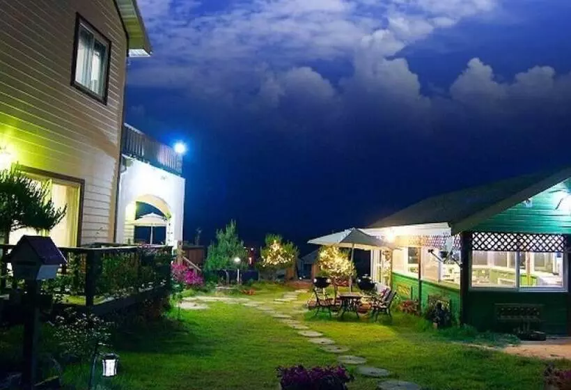 Pension On The Sea Shore In The Bosom Department Byeonsanbando