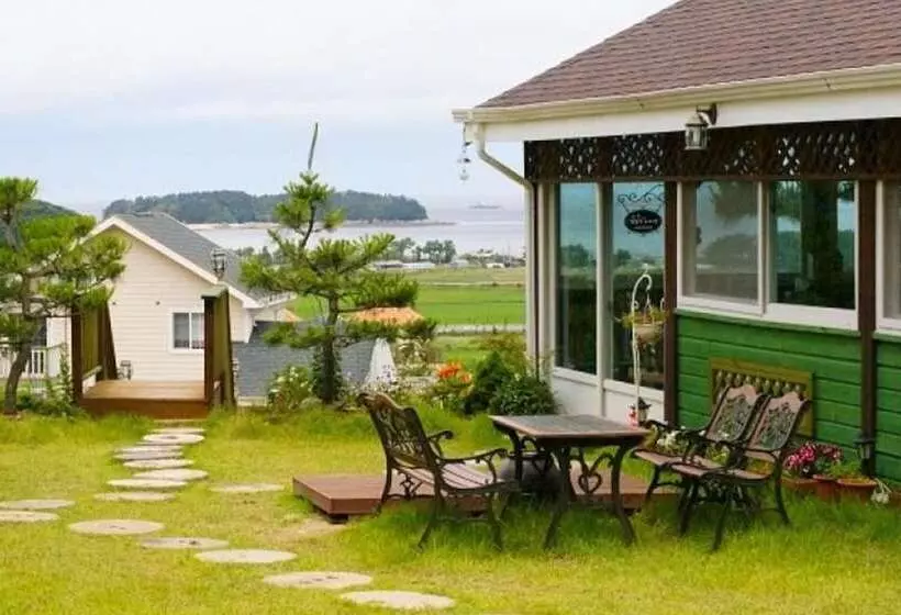 Pension On The Sea Shore In The Bosom Department Byeonsanbando