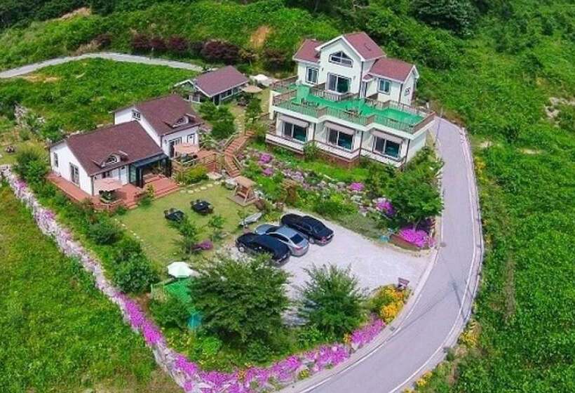 Pension On The Sea Shore In The Bosom Department Byeonsanbando