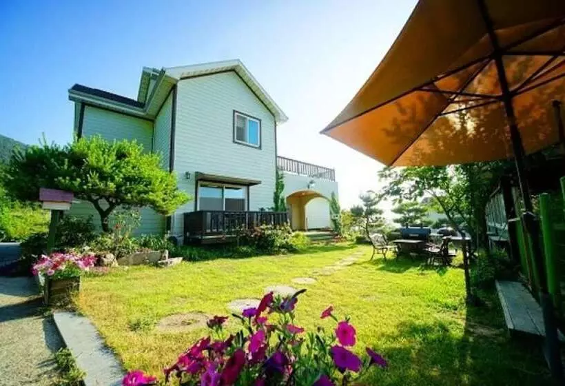 Pension On The Sea Shore In The Bosom Department Byeonsanbando