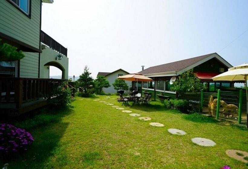 Pension On The Sea Shore In The Bosom Department Byeonsanbando