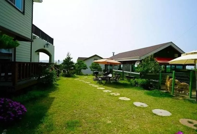 Pension On The Sea Shore In The Bosom Department Byeonsanbando