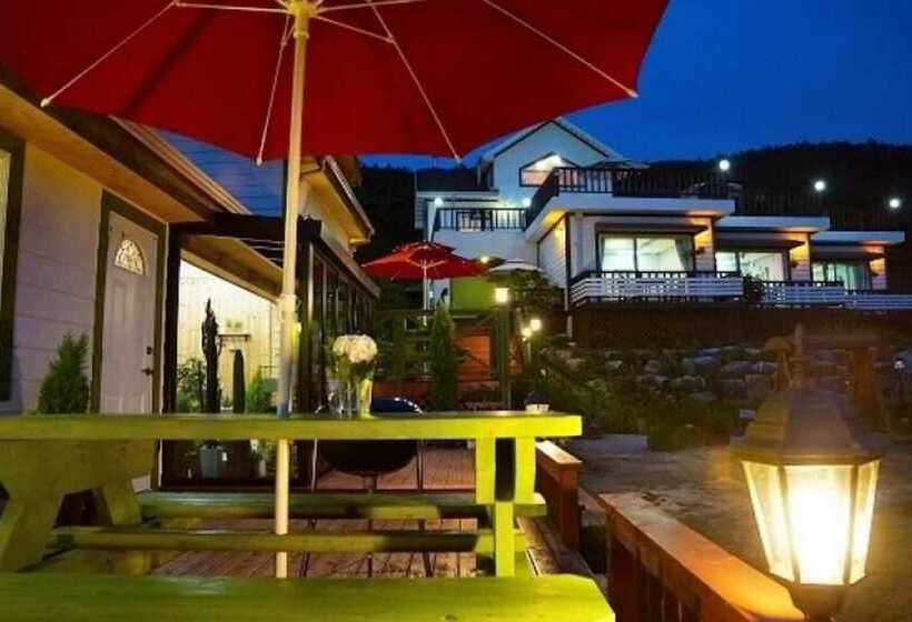 Pension On The Sea Shore In The Bosom Department Byeonsanbando