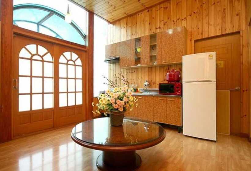 Пансион Youngwol Dongkang Village Caravan