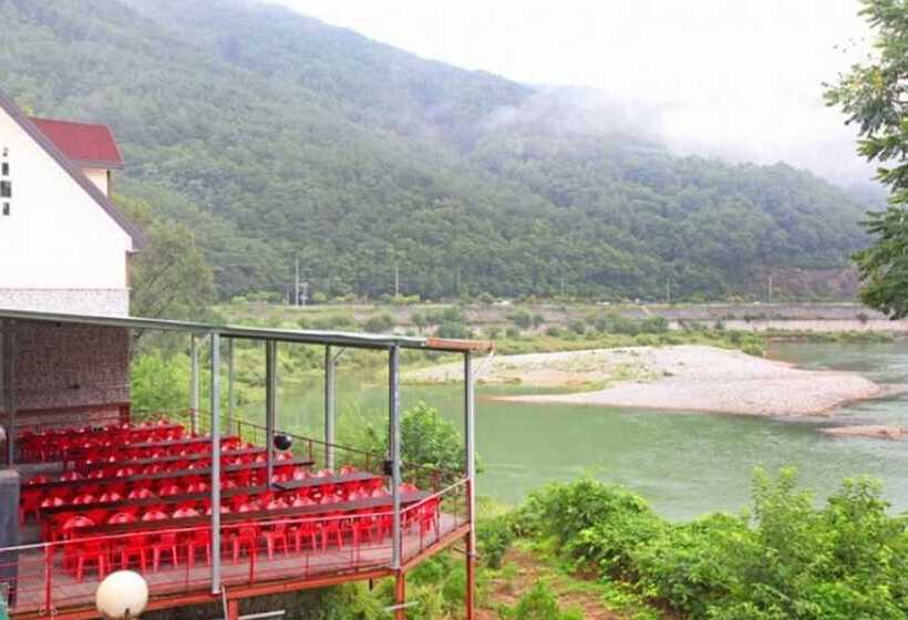 Пансион Youngwol Dongkang Village Caravan