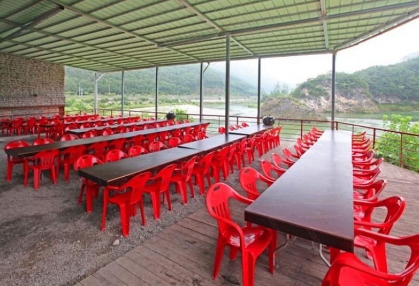 Пансион Youngwol Dongkang Village Caravan