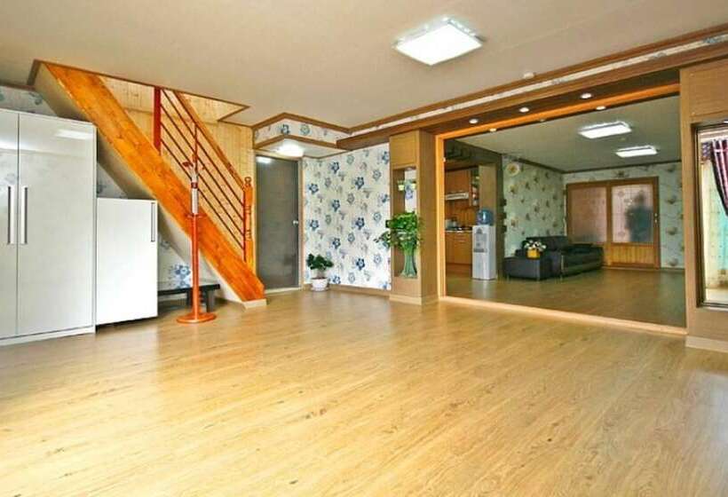 Пансион Youngwol Dongkang Village Caravan