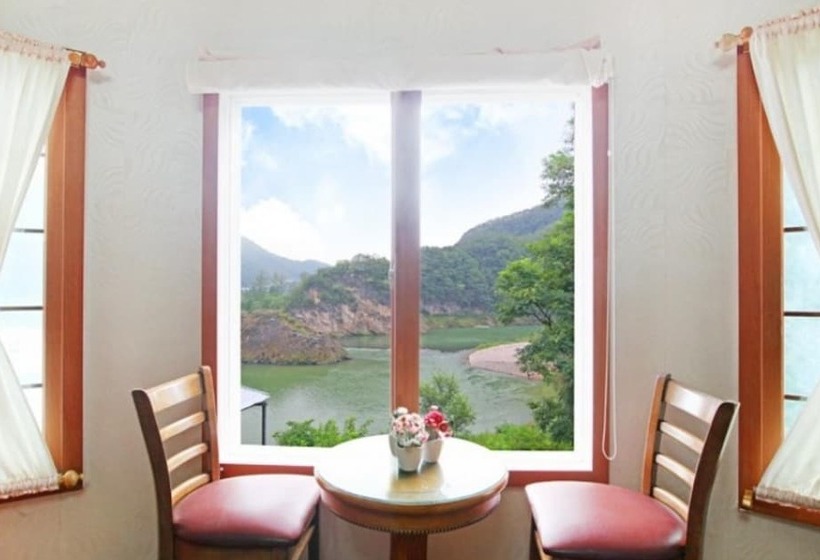 Пансион Youngwol Dongkang Village Caravan