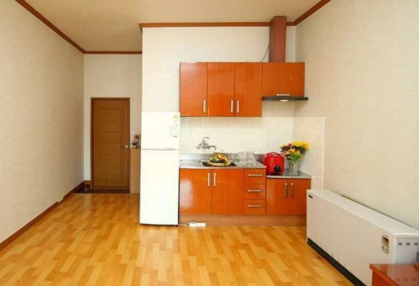 Пансион Youngwol Dongkang Village Caravan