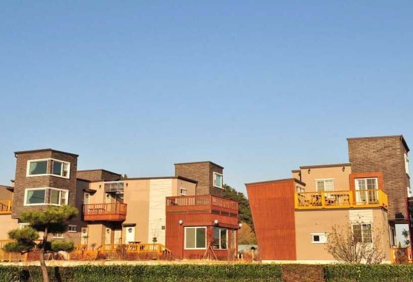 Gangneung Gyeongpo Holiday Pension