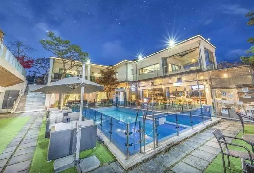پانسیون Gapyeong Jh Poolvilla & Glamping