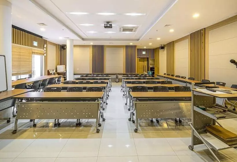پانسیون Gapyeong Jh Poolvilla & Glamping