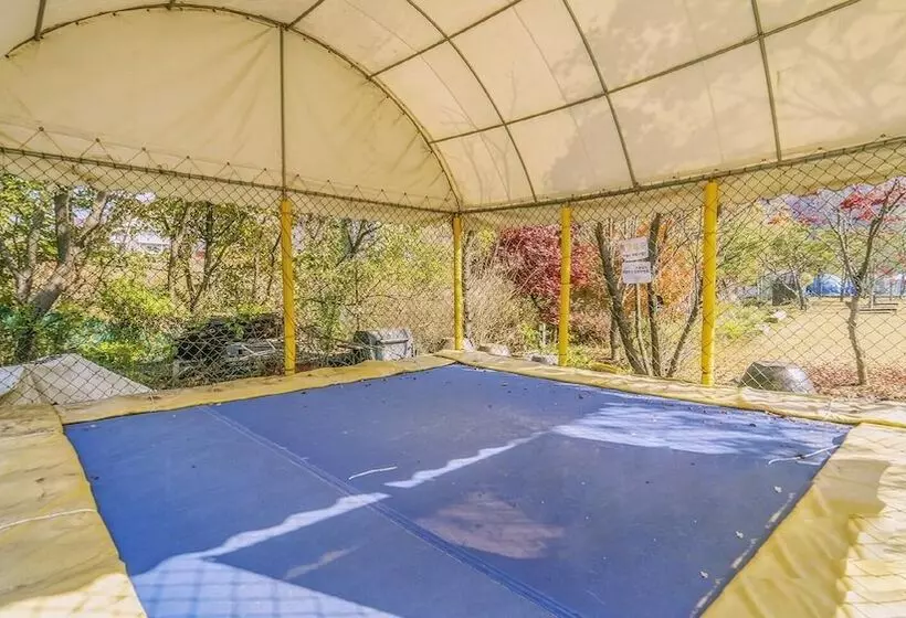 پانسیون Gapyeong Jh Poolvilla & Glamping
