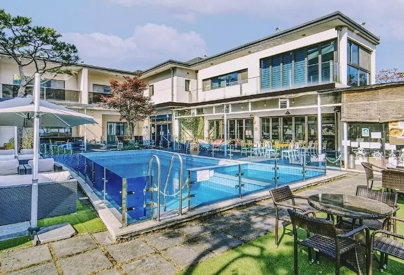 پانسیون Gapyeong Jh Poolvilla & Glamping