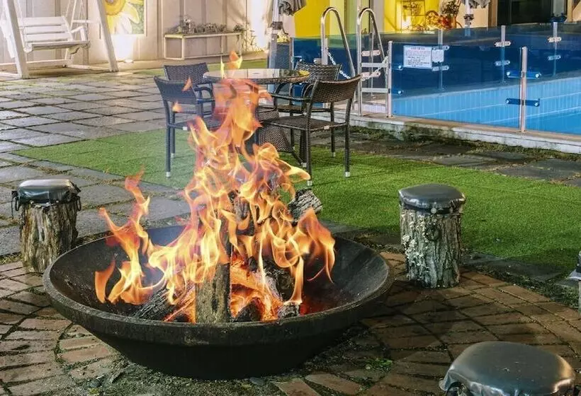 پانسیون Gapyeong Jh Poolvilla & Glamping
