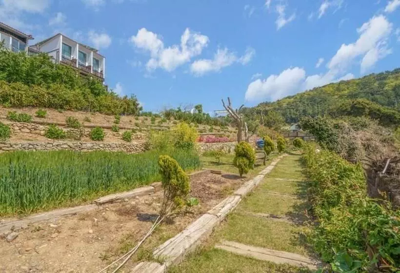 Geoje Island Haegeumgang Pension