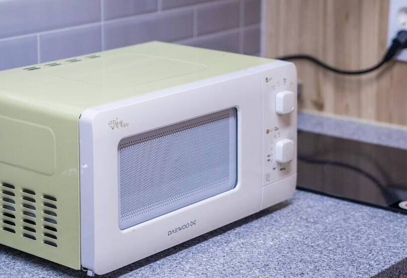 Gyeongju Byeolgwadaliyagi Pension