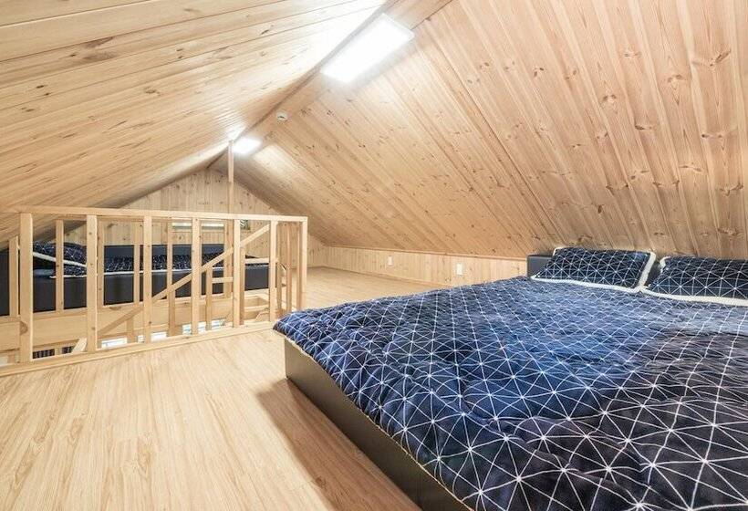 Gyeongju Byeolgwadaliyagi Pension