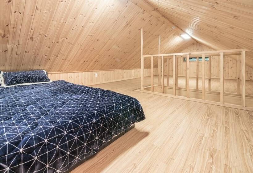 Gyeongju Byeolgwadaliyagi Pension