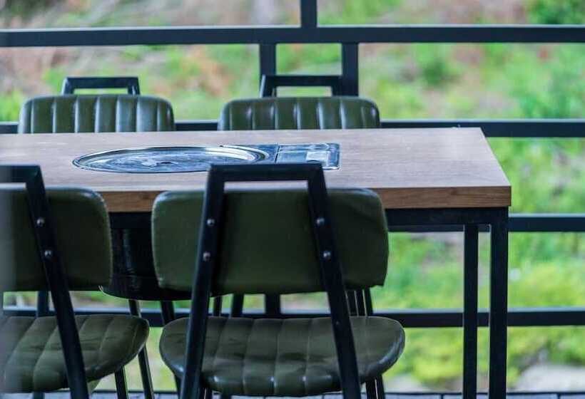 Gyeongju Byeolgwadaliyagi Pension