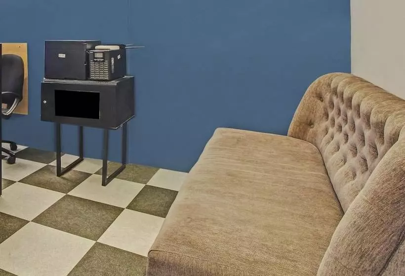 Hotelli Itsy By Treebo  Aura Homes