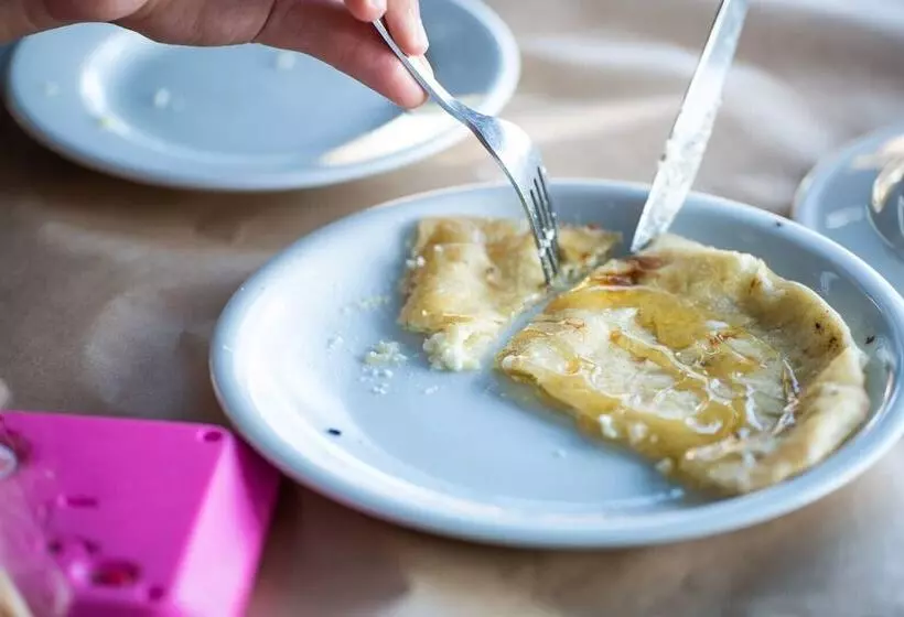 Hotelli Livikon By The Sea