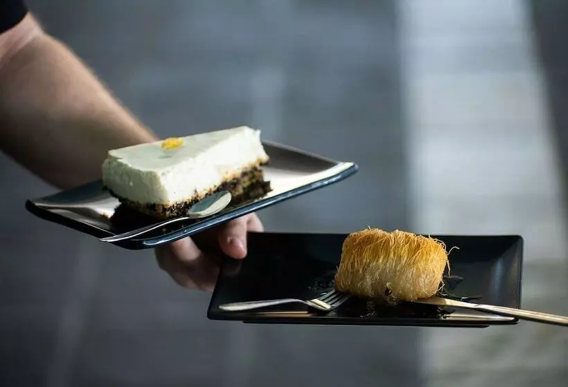 Hotelli Livikon By The Sea