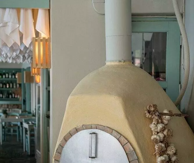 Hotelli Livikon By The Sea