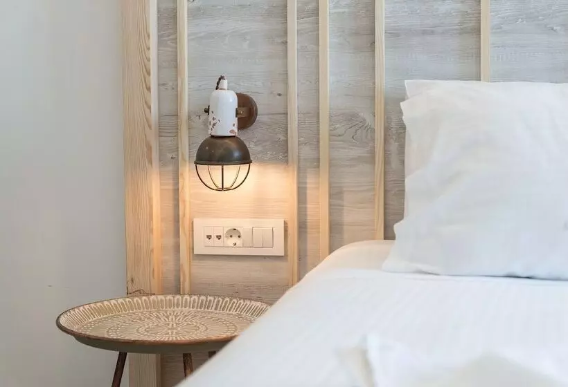 Hotelli Livikon By The Sea