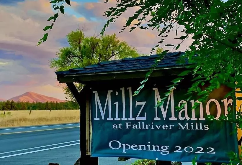 Hotelli Millz Manor At Fall River Millz