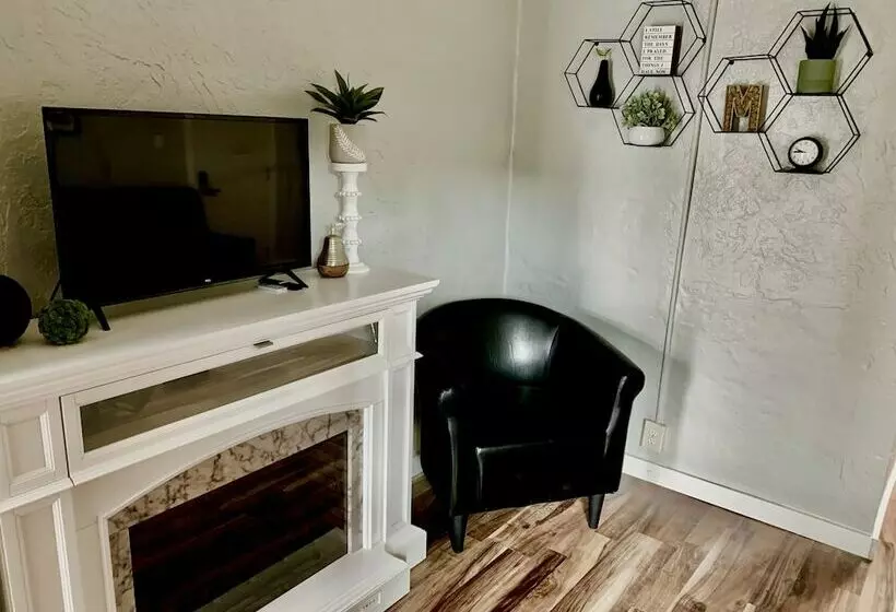 Hotelli Millz Manor At Fall River Millz