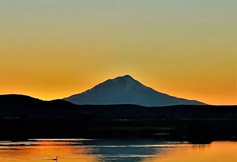 Hotelli Millz Manor At Fall River Millz