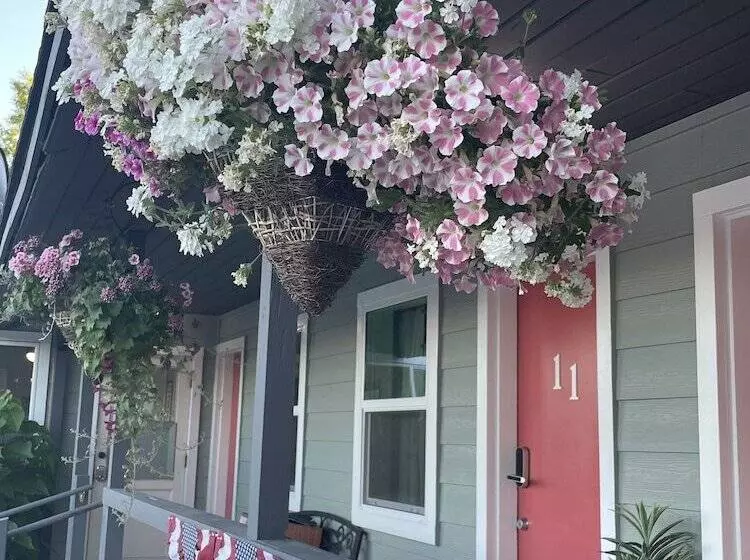 Hotelli Millz Manor At Fall River Millz