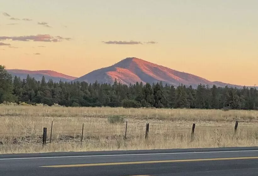 Hotelli Millz Manor At Fall River Millz