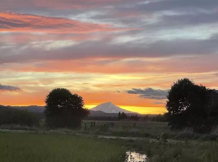 Hotelli Millz Manor At Fall River Millz