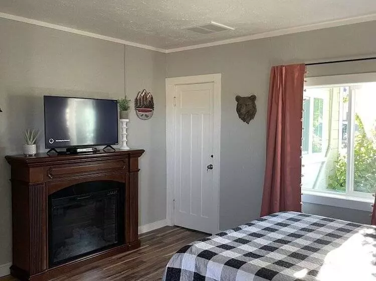 Hotelli Millz Manor At Fall River Millz