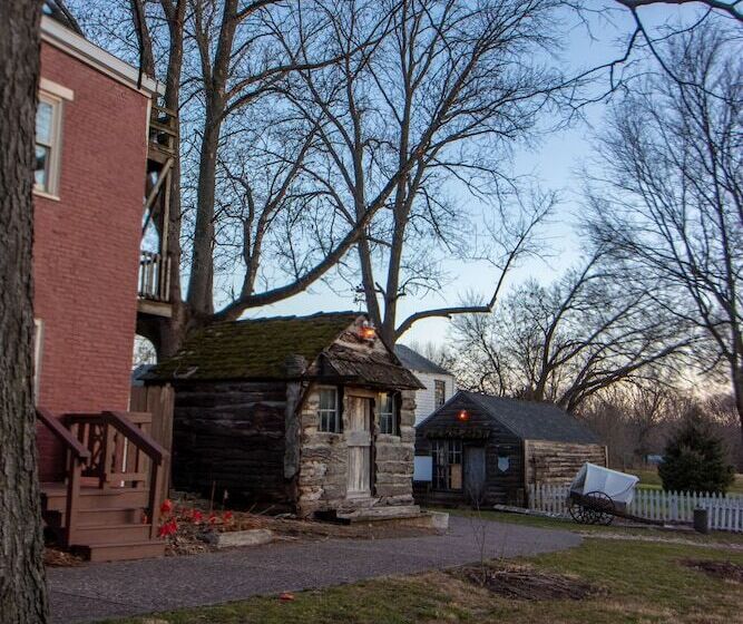 فندق Nauvoo Temple House