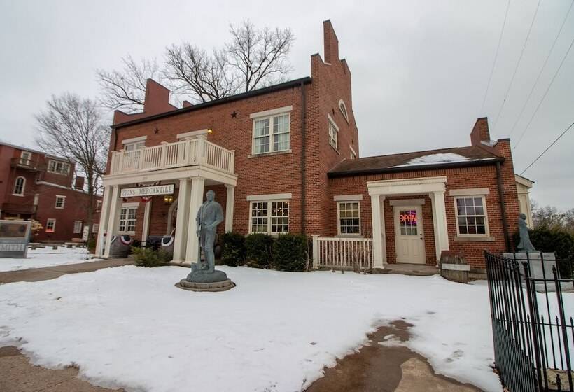 فندق Nauvoo Temple House