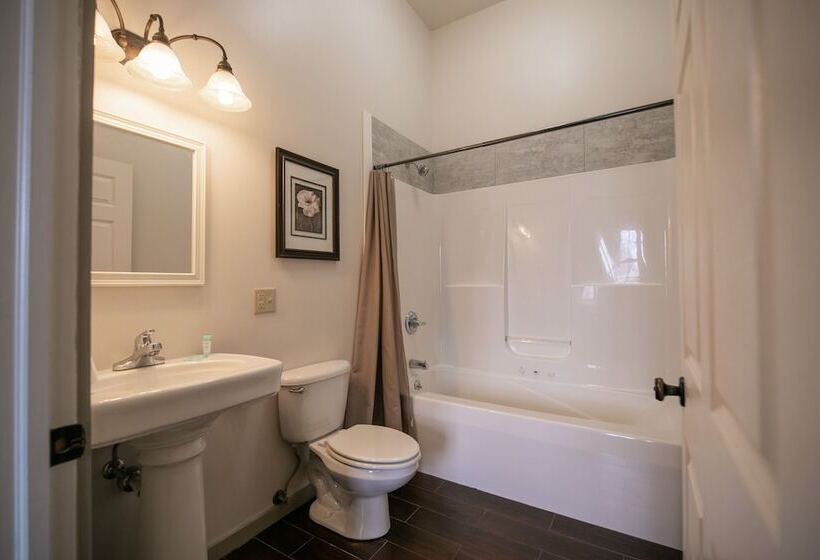 فندق Nauvoo Temple House